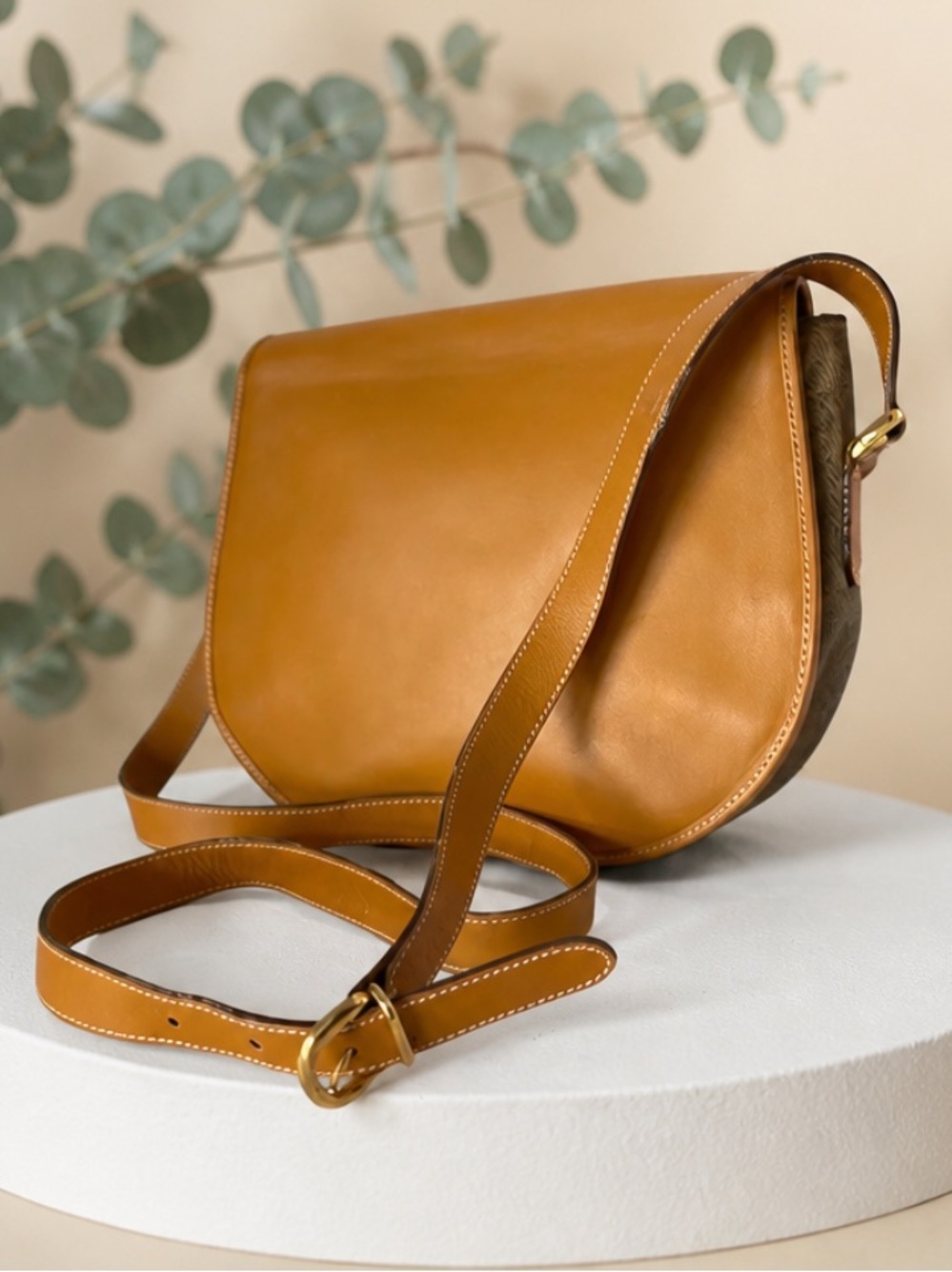 Two Way Gucci Vintage Tan Logo MONOGRAM Canvas Leather Crossbody Bag.